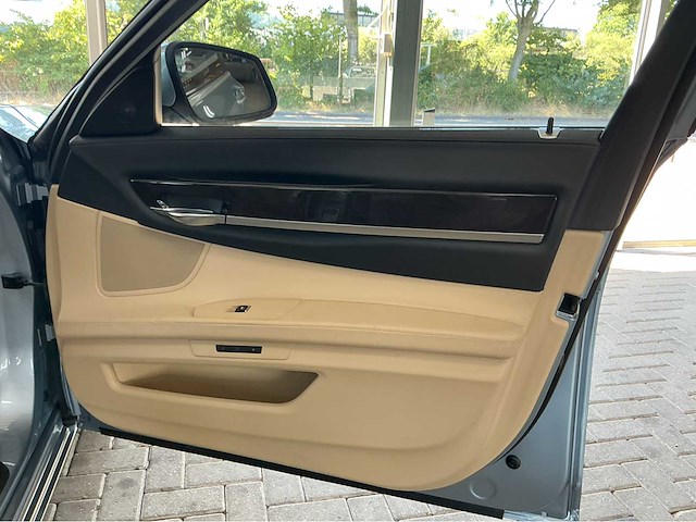 Bmw activehybrid 7 lang f04 | 4.4 v8 biturbo hybrid | 2010 | youngtimer | 465 pk | hud | rear entertainment | 57.000 km | btw auto - afbeelding 5 van  33