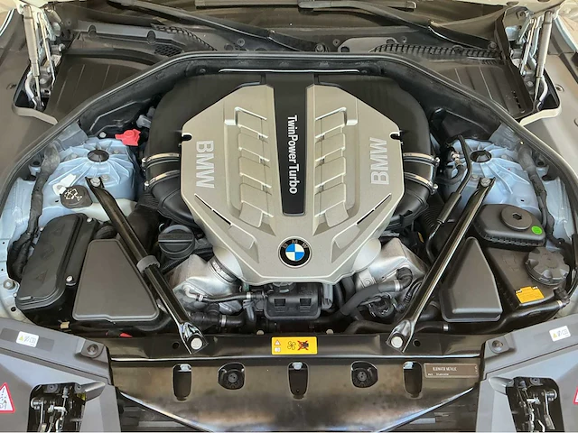 Bmw activehybrid 7 lang f04 | 4.4 v8 biturbo hybrid | 2010 | youngtimer | 465 pk | hud | rear entertainment | 57.000 km | btw auto - afbeelding 5 van  34