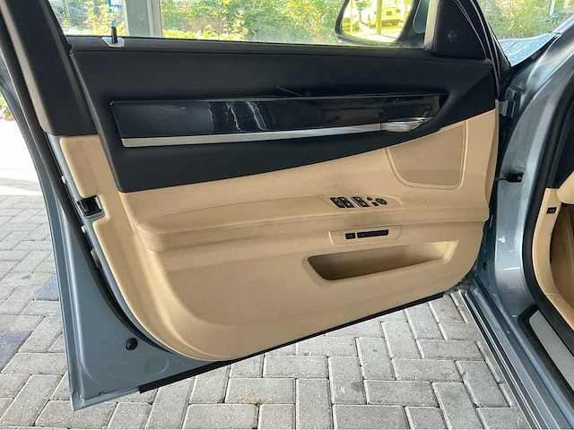 Bmw activehybrid 7 lang f04 | 4.4 v8 biturbo hybrid | 2010 | youngtimer | 465 pk | hud | rear entertainment | 57.000 km | btw auto - afbeelding 10 van  34