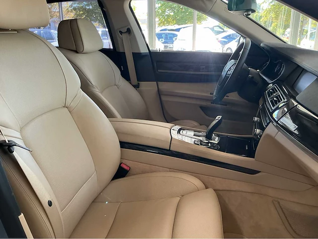 Bmw activehybrid 7 lang f04 | 4.4 v8 biturbo hybrid | 2010 | youngtimer | 465 pk | hud | rear entertainment | 57.000 km | btw auto - afbeelding 14 van  34