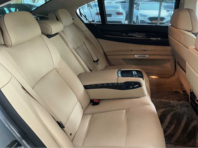 Bmw activehybrid 7 lang f04 | 4.4 v8 biturbo hybrid | 2012 | 465 pk | hud | comfortstoelen achter | 53.000 km | btw auto - afbeelding 20 van  37