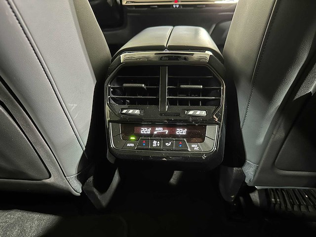 Bmw ix xdrive40 executive 77 kwh 326pk 2023 (origineel-nl), t-756-hd - afbeelding 32 van  50