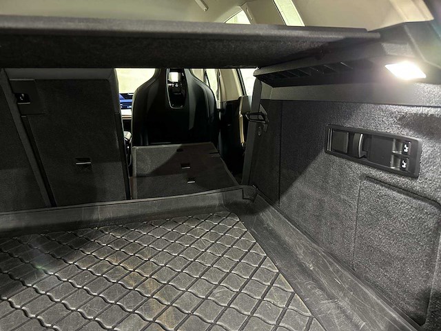 Bmw ix xdrive40 executive 77 kwh 326pk 2023 (origineel-nl), t-756-hd - afbeelding 42 van  50