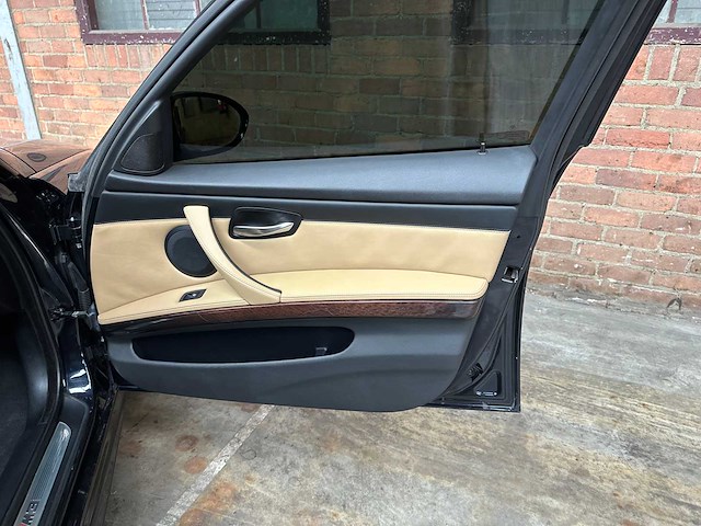 Bmw m3 4.0 v8 e90 -manual- 420pk 2008 3-serie youngtimer - afbeelding 36 van  45