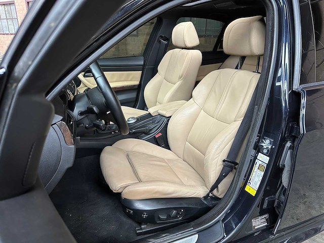 Bmw m3 4.0 v8 e90 -manual- 420pk 2008 3-serie youngtimer - afbeelding 31 van  45