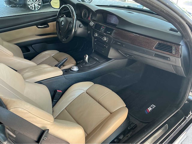 Bmw m3 cabriolet e93 | 4.0 v8 s65 | 2008 | youngtimer | 420 pk | m dct | marge auto - afbeelding 21 van  35