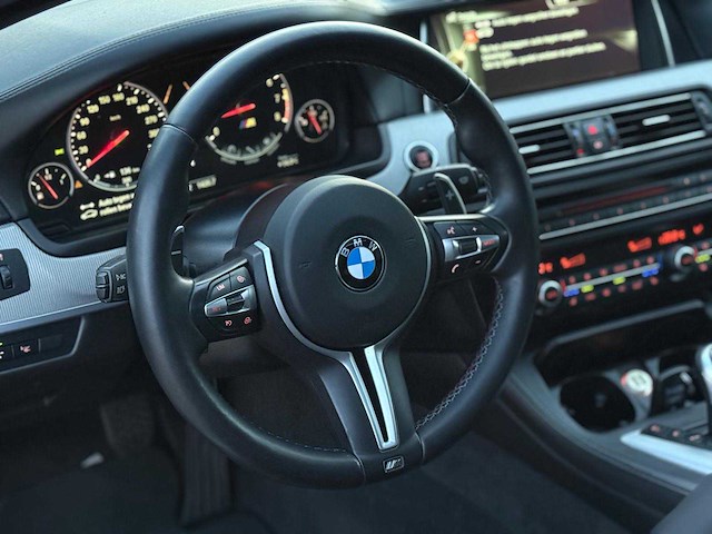 Bmw m5 - 2014 - 5-serie - keramische remmen - personenauto - afbeelding 13 van  45