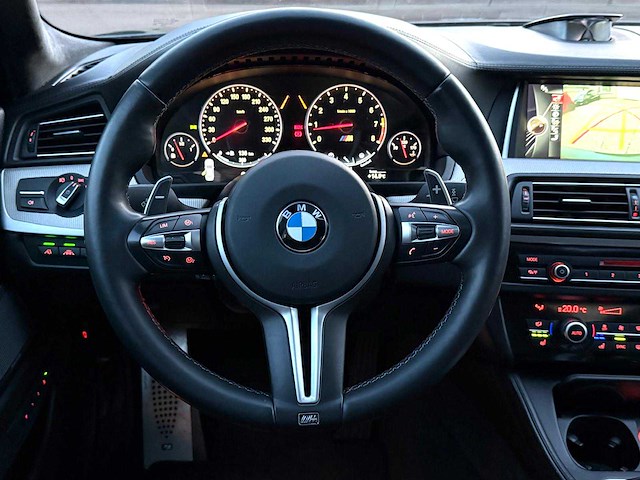 Bmw m5 - 2014 - 5-serie - keramische remmen - personenauto - afbeelding 14 van  45