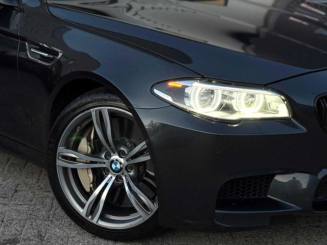 Bmw m5 - 2014 - 5-serie - keramische remmen - personenauto - afbeelding 43 van  45