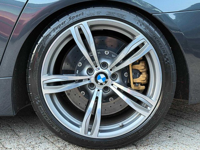 Bmw m5 - 2014 - 5-serie - keramische remmen - personenauto - afbeelding 45 van  45