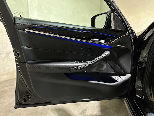 Bmw m5 4.4 v8 m-sport 600pk 2019 (origineel-nl) 5-serie, xr-334-d - afbeelding 32 van  61