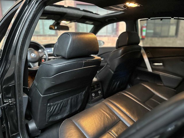 Bmw m5 5.0 v10 500pk 2006 e60 5-serie - afbeelding 30 van  49