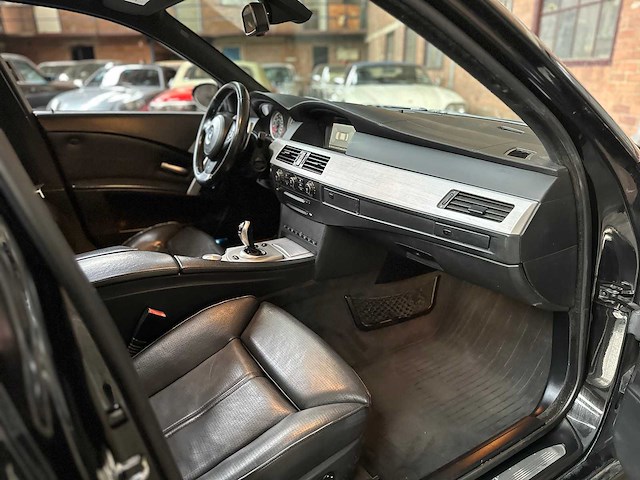 Bmw m5 5.0 v10 500pk 2006 e60 5-serie - afbeelding 36 van  44