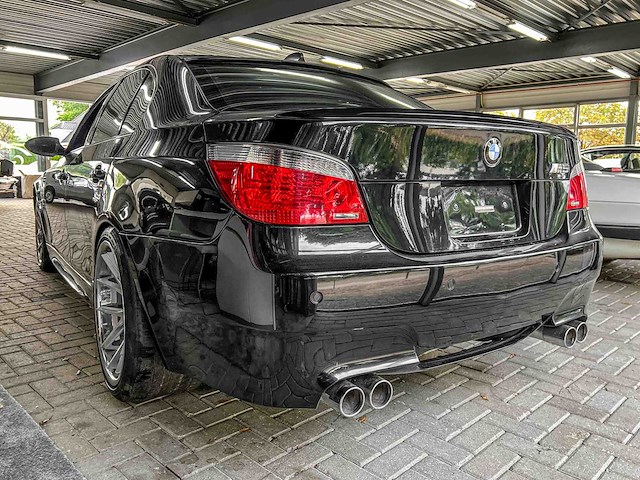 Bmw m5 5.0 v10 500pk 2007 5-serie youngtimer - afbeelding 14 van  45