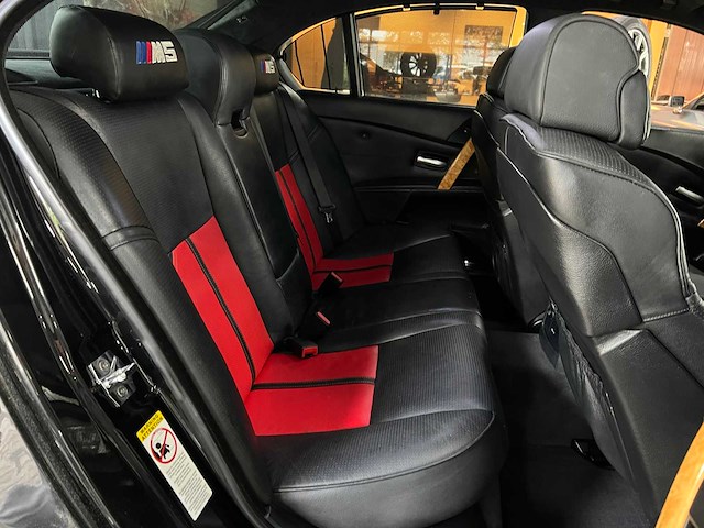 Bmw m5 5.0 v10 500pk 2007 5-serie youngtimer - afbeelding 35 van  45