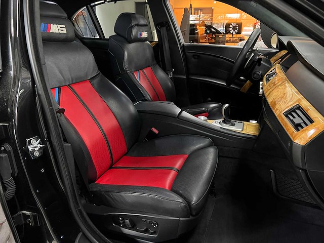 Bmw m5 5.0 v10 500pk 2007 5-serie youngtimer - afbeelding 37 van  45