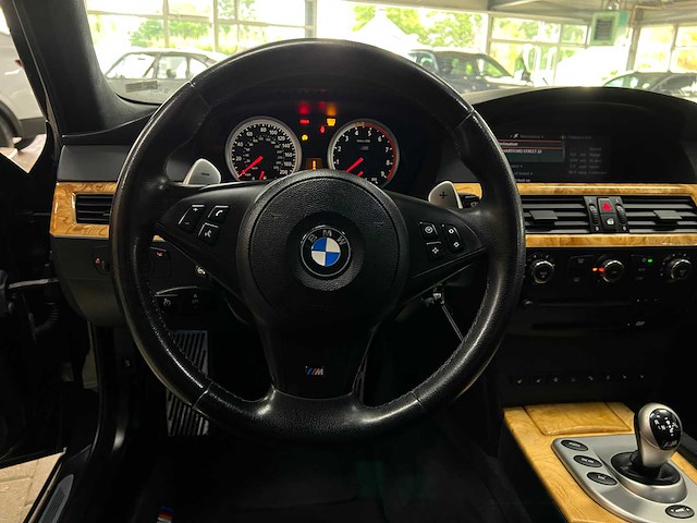 Bmw m5 5.0 v10 500pk 2007 5-serie youngtimer - afbeelding 8 van  32