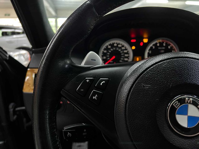 Bmw m5 5.0 v10 500pk 2007 5-serie youngtimer - afbeelding 33 van  45