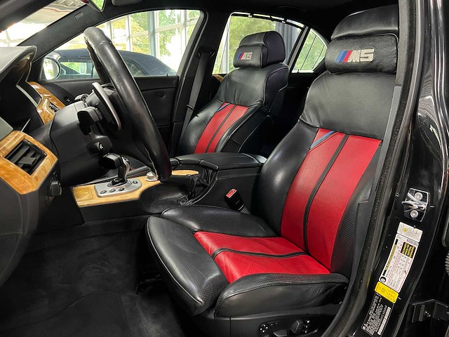 Bmw m5 5.0 v10 500pk 2007 5-serie youngtimer - afbeelding 36 van  45