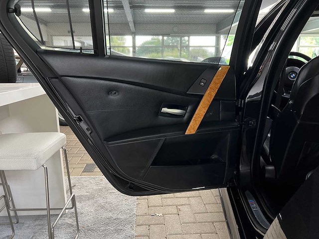 Bmw m5 5.0 v10 500pk 2007 5-serie youngtimer - afbeelding 37 van  45