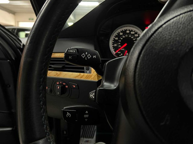 Bmw m5 5.0 v10 500pk 2007 5-serie youngtimer - afbeelding 14 van  45