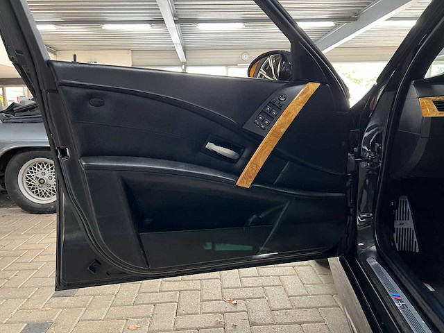 Bmw m5 5.0 v10 500pk 2007 5-serie youngtimer - afbeelding 12 van  21