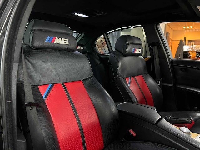 Bmw m5 5.0 v10 500pk 2007 5-serie youngtimer - afbeelding 17 van  21