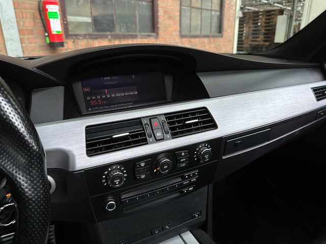 Bmw m5 5.0 v10 e60 500pk 2006 5-serie youngtimer - afbeelding 23 van  37