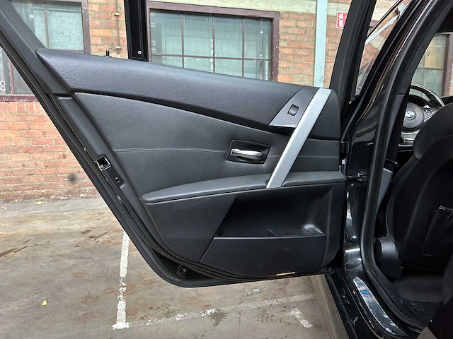 Bmw m5 5.0 v10 e60 500pk 2006 5-serie youngtimer - afbeelding 28 van  37