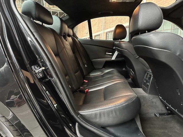 Bmw m5 5.0 v10 e60 500pk 2006 5-serie youngtimer - afbeelding 32 van  37