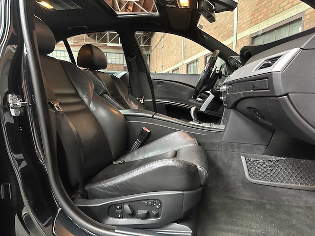 Bmw m5 5.0 v10 e60 500pk 2006 5-serie youngtimer - afbeelding 34 van  37
