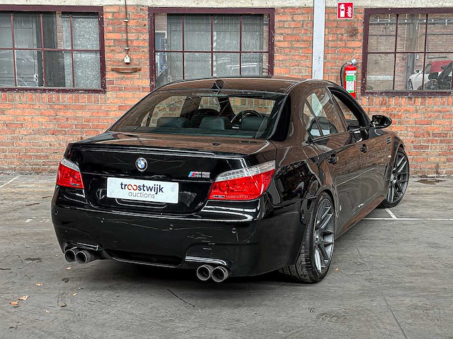 Bmw m5 5.0 v10 e60 500pk 2006 5-serie youngtimer - afbeelding 8 van  37