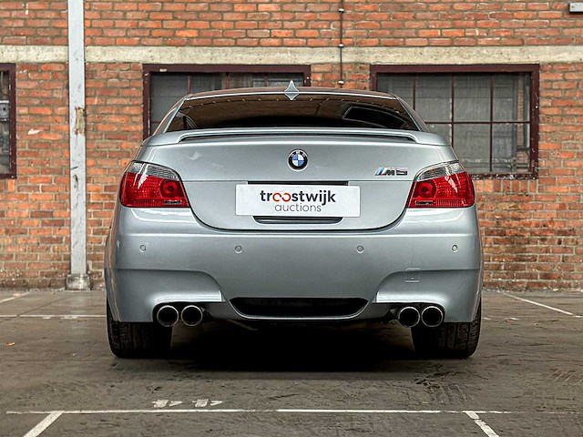 Bmw m5 5.0 v10 e60 500pk 2006 5-serie youngtimer - afbeelding 14 van  43