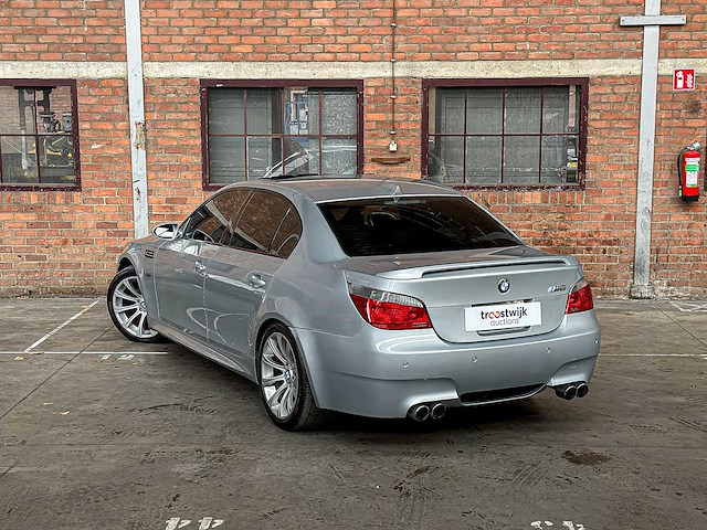 Bmw m5 5.0 v10 e60 500pk 2006 5-serie youngtimer - afbeelding 16 van  43