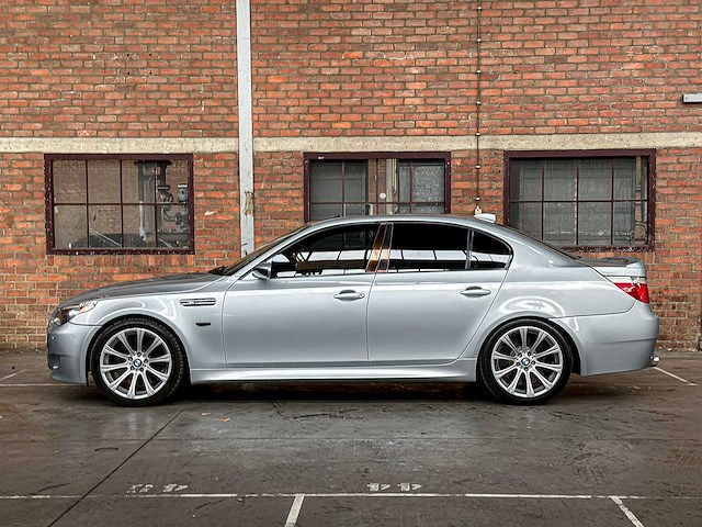 Bmw m5 5.0 v10 e60 500pk 2006 5-serie youngtimer - afbeelding 17 van  43