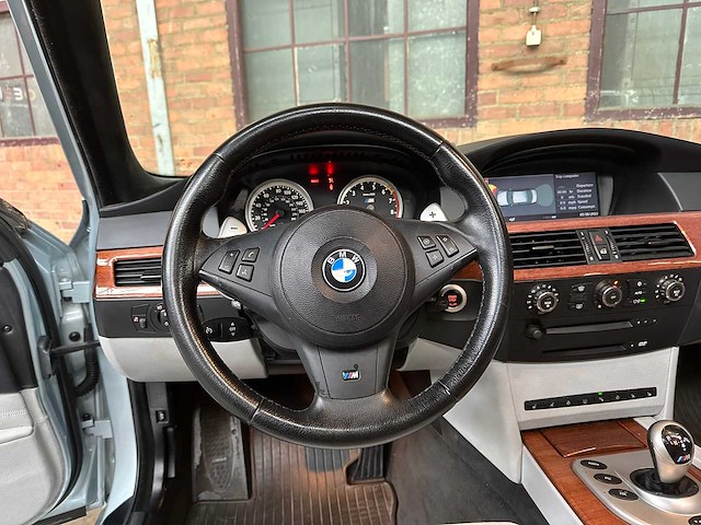 Bmw m5 5.0 v10 e60 500pk 2006 5-serie youngtimer - afbeelding 19 van  43
