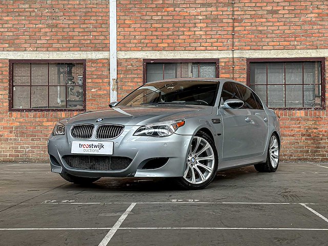 Bmw m5 5.0 v10 e60 500pk 2006 5-serie youngtimer - afbeelding 1 van  43