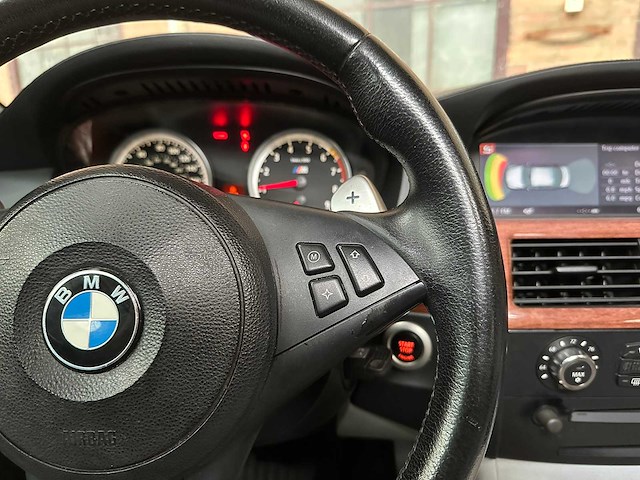 Bmw m5 5.0 v10 e60 500pk 2006 5-serie youngtimer - afbeelding 24 van  43