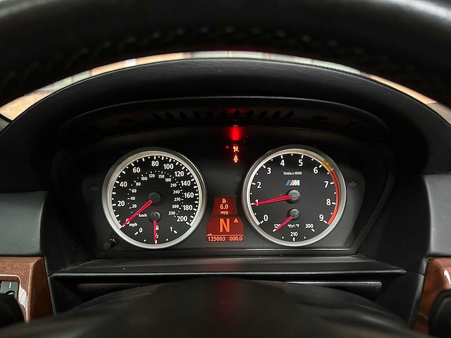 Bmw m5 5.0 v10 e60 500pk 2006 5-serie youngtimer - afbeelding 27 van  43