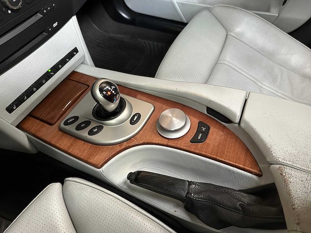 Bmw m5 5.0 v10 e60 500pk 2006 5-serie youngtimer - afbeelding 28 van  43