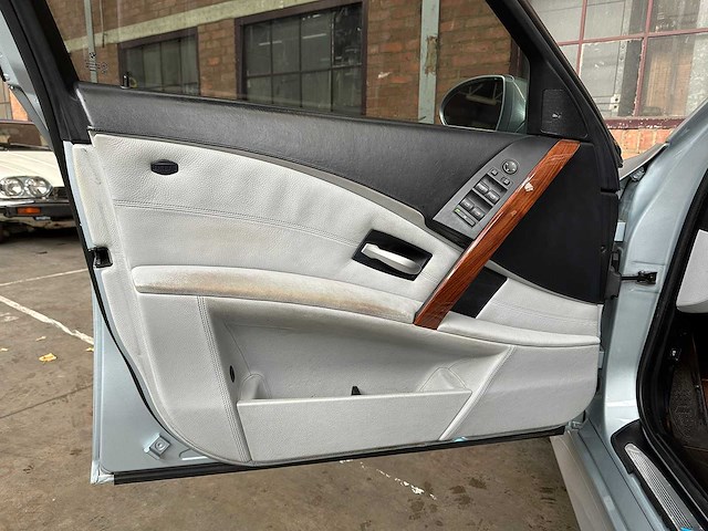 Bmw m5 5.0 v10 e60 500pk 2006 5-serie youngtimer - afbeelding 32 van  43