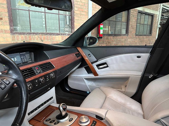 Bmw m5 5.0 v10 e60 500pk 2006 5-serie youngtimer - afbeelding 13 van  43