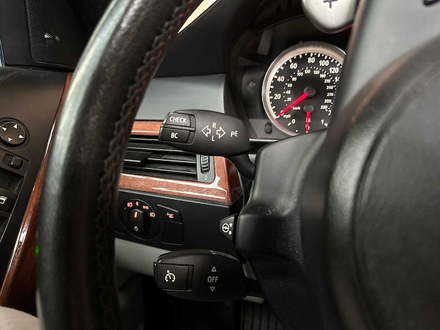 Bmw m5 5.0 v10 e60 500pk 2006 5-serie youngtimer - afbeelding 18 van  43