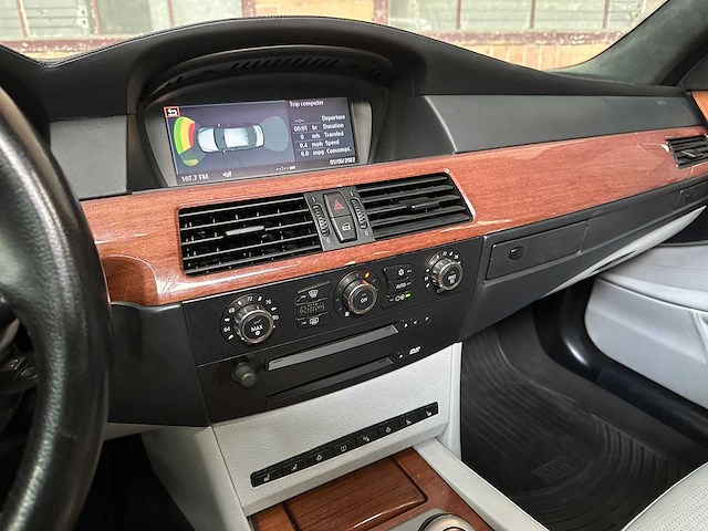 Bmw m5 5.0 v10 e60 500pk 2006 5-serie youngtimer - afbeelding 22 van  43