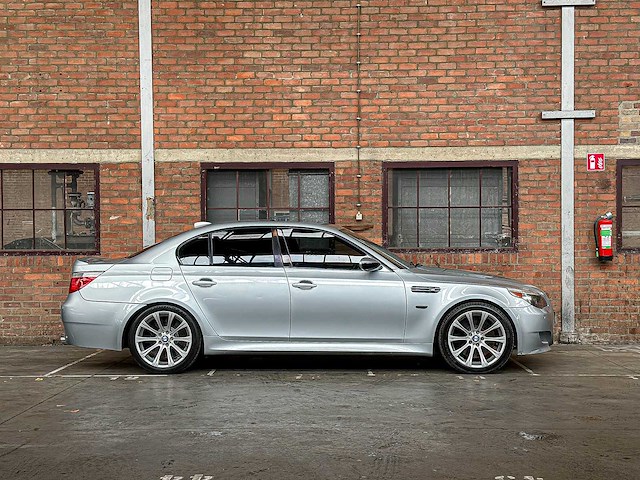 Bmw m5 5.0 v10 e60 500pk 2006 5-serie youngtimer - afbeelding 2 van  43