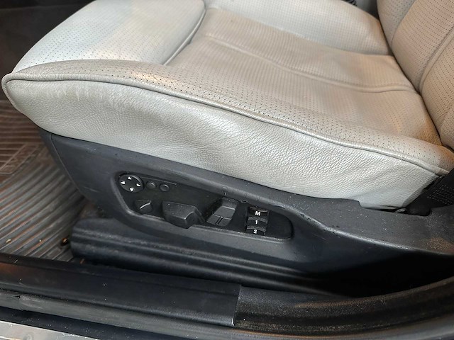 Bmw m5 5.0 v10 e60 500pk 2006 5-serie youngtimer - afbeelding 15 van  43