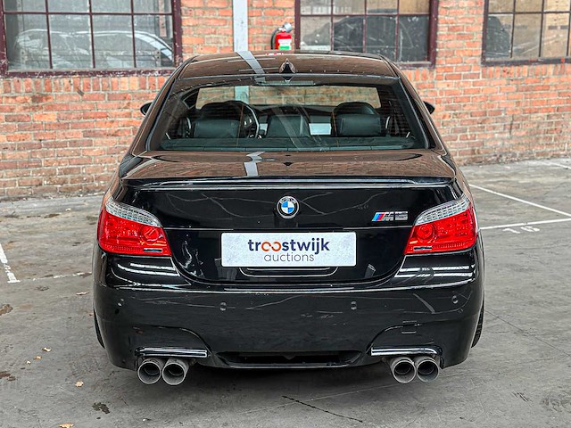 Bmw m5 5.0 v10 e60 500pk 2006 5-serie youngtimer - afbeelding 2 van  37