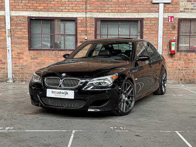 Bmw m5 5.0 v10 e60 500pk 2006 5-serie youngtimer - afbeelding 1 van  37