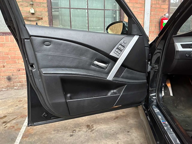 Bmw m5 5.0 v10 e60 500pk 2006 5-serie youngtimer - afbeelding 18 van  37