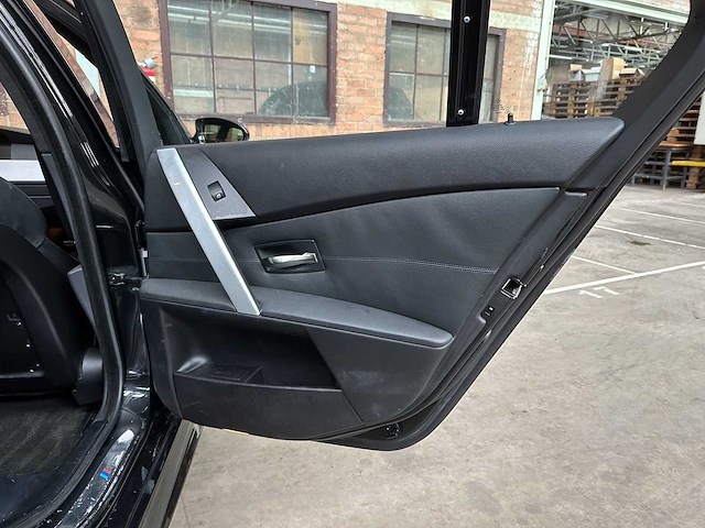 Bmw m5 5.0 v10 e60 500pk 2006 5-serie youngtimer - afbeelding 25 van  37